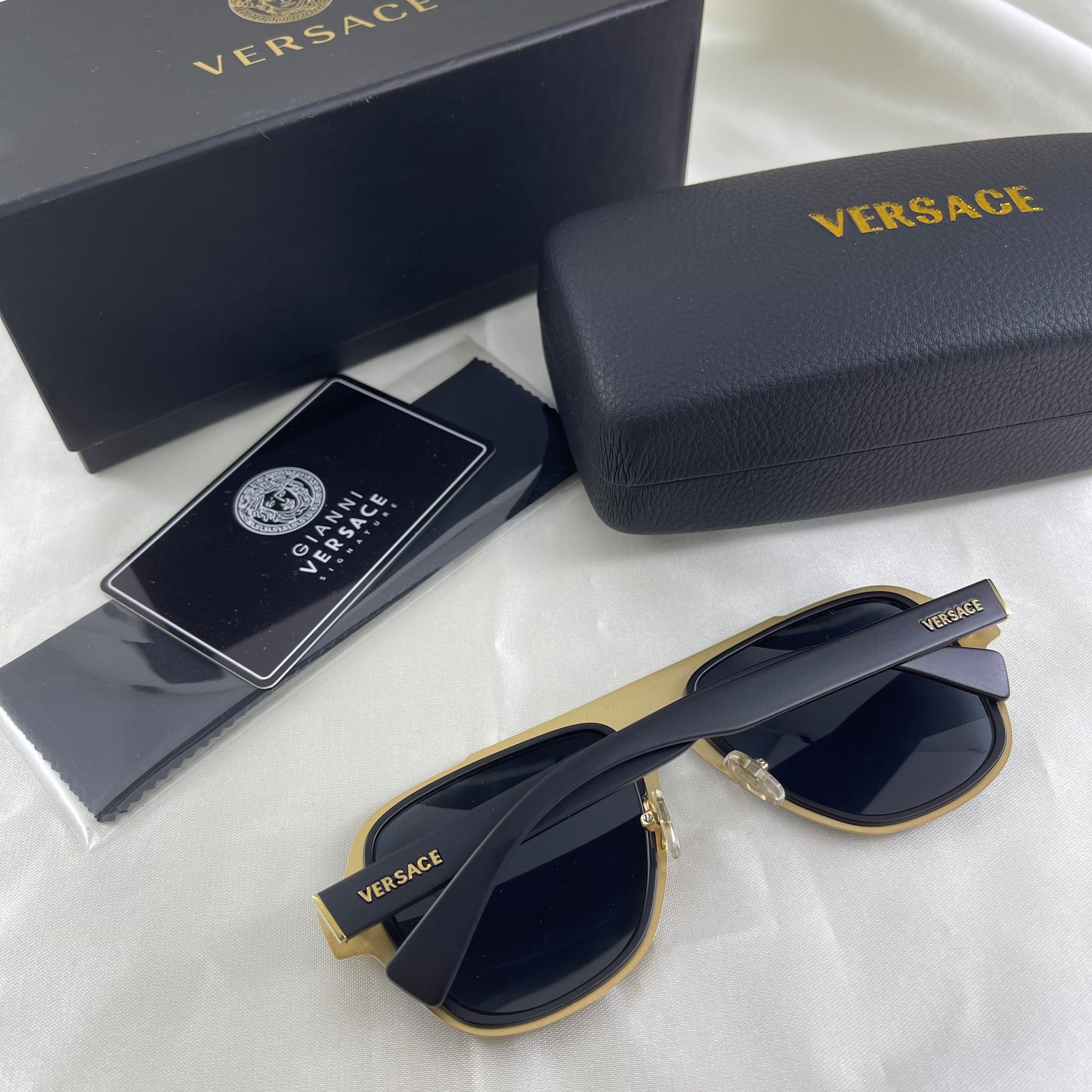 VE2199 1002/81 New aviator Negro Dorado Polarizado